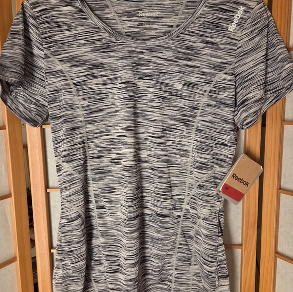 NWT WOMENS REEBOOK ACTIVE SLIM MOISTURE WICK BLACK POLYESTER HOODIE SIZE SMALL - Picture 6 of 8